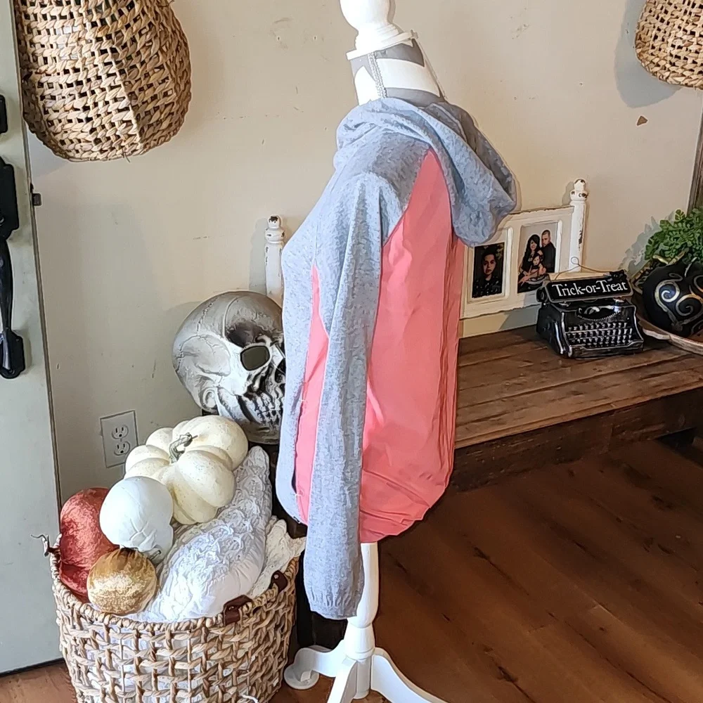 Sweaty Betty sweater top size small gray front semi cheer back - Picture 3 of 6